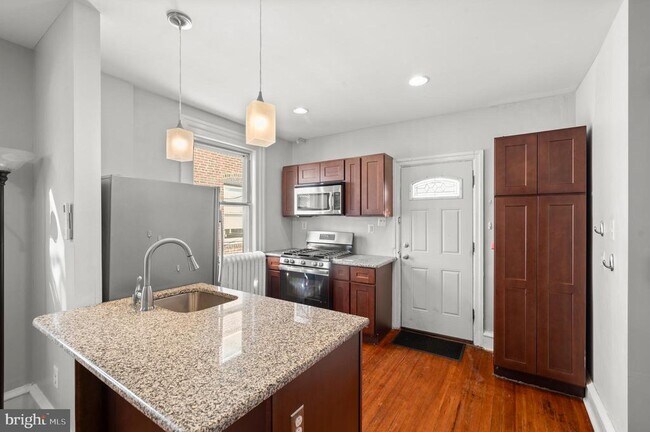 836 W Lancaster Ave in Bryn Mawr, PA - Building Photo - Building Photo