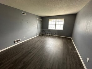 305 N 3rd St-Unit -305-3 in Odessa, MO - Building Photo - Building Photo