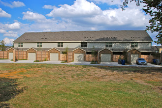 Townhomes at Bexar Street Village in Dallas, TX - Building Photo - Building Photo