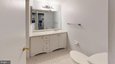 5705 Indian Ct in Alexandria, VA - Foto de edificio - Building Photo