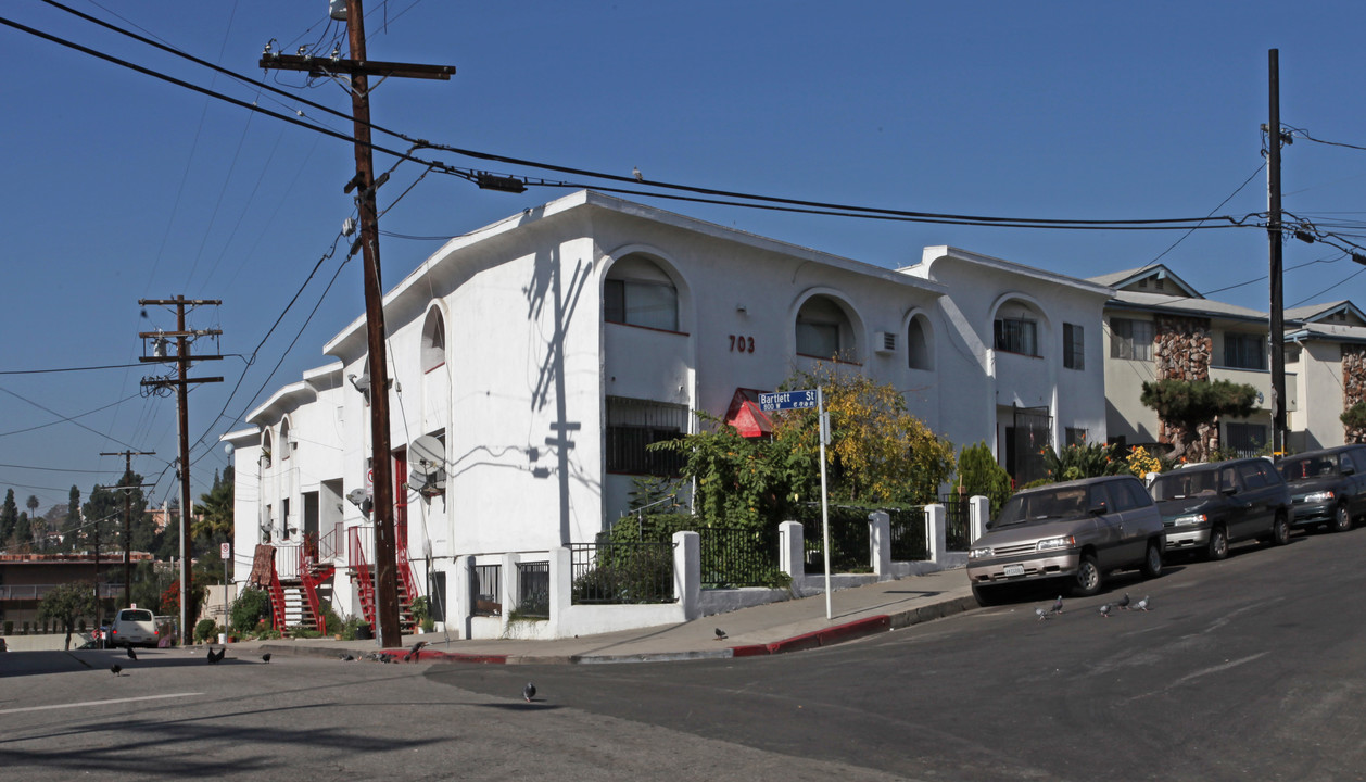 703 Bunker Hill Ave in Los Angeles, CA - Building Photo