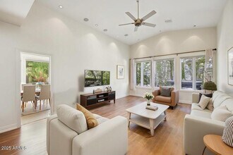 5302 E Mercer Ln in Scottsdale, AZ - Building Photo - Building Photo