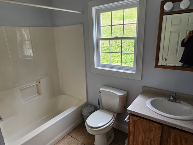 52 Pond Brook Rd in Newtown, CT - Building Photo - Building Photo