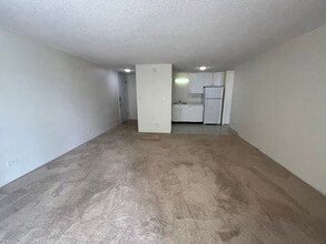 440 Lewers St in Honolulu, HI - Building Photo - Building Photo