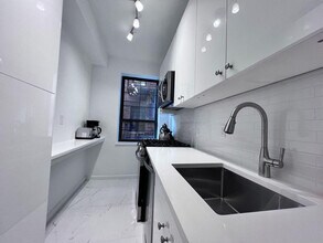 205 W 15th St in New York, NY - Building Photo - Building Photo
