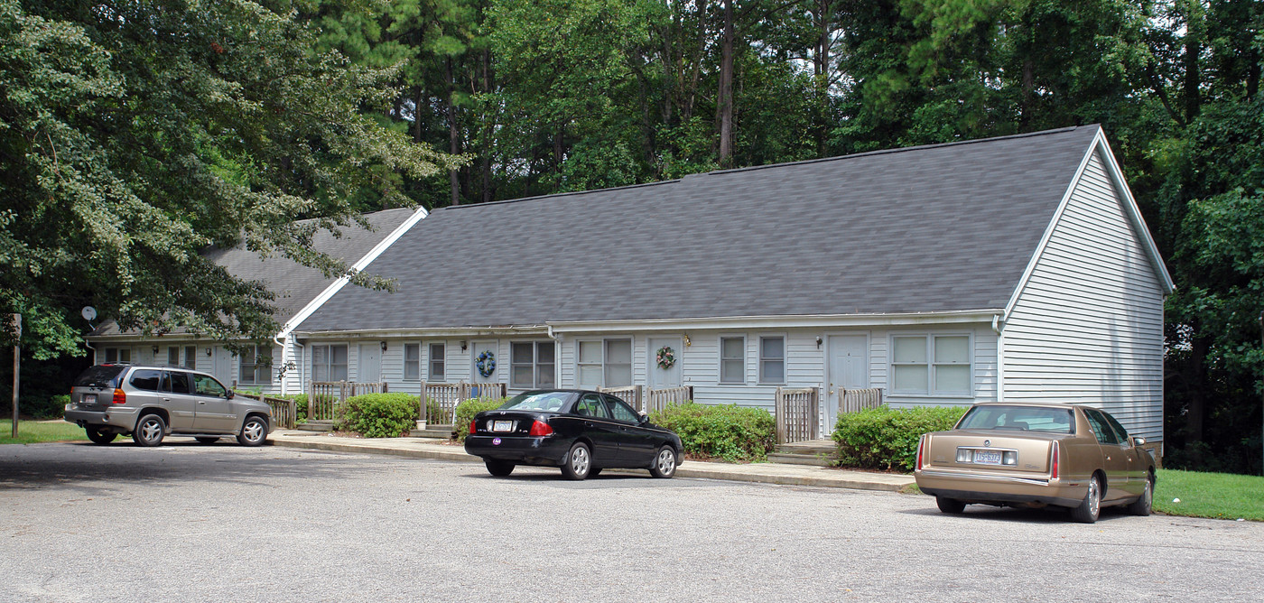 Squire Apartments in Raleigh, NC - Building Photo