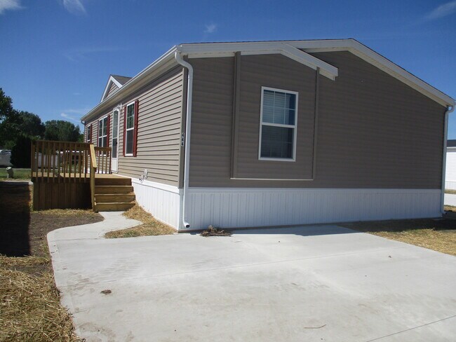 Friendly Village in Perrysburg, OH - Building Photo - Building Photo