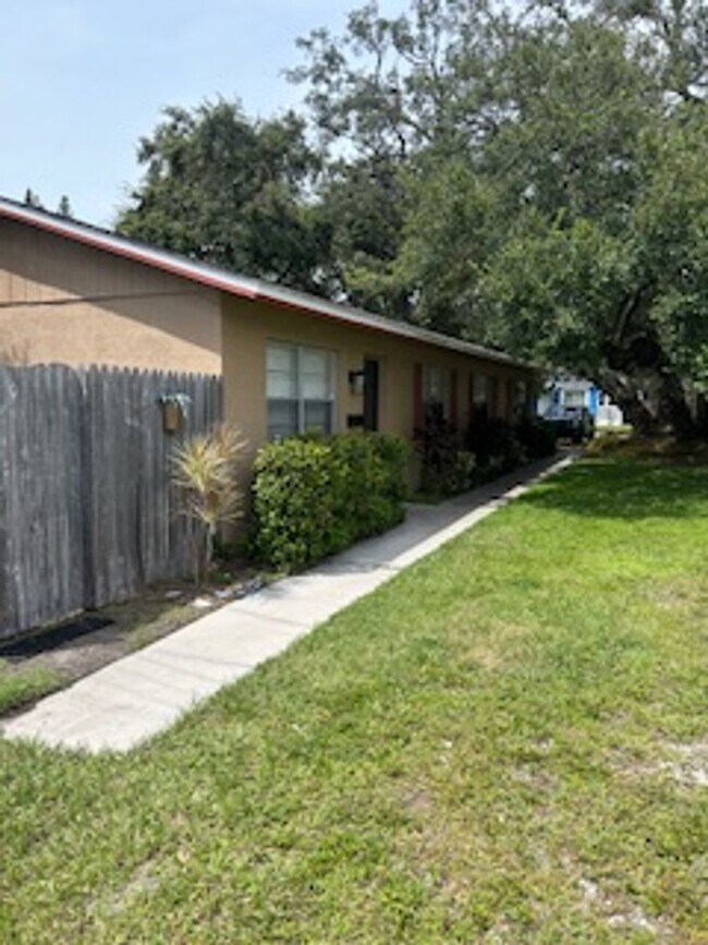 550 37th St N in St. Petersburg, FL - Building Photo - Building Photo