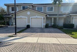 5966 Abbey Rd in Tamarac, FL - Building Photo