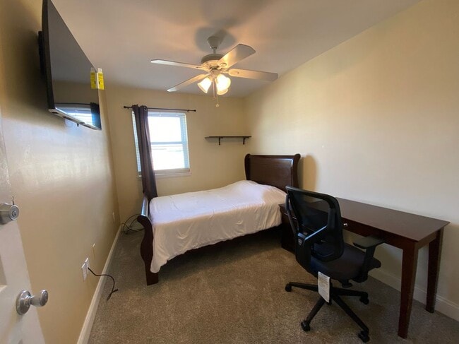 7416 Rhondda Dr in Lorton, VA - Building Photo - Building Photo