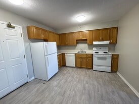 151 Queen St in Fredericton, NB - Building Photo