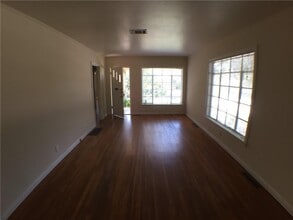 2000 Schulle Ave in Austin, TX - Building Photo - Building Photo