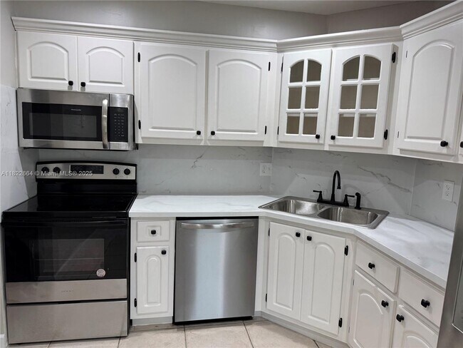 3360 Spanish Moss Terrace in Lauderhill, FL - Building Photo - Building Photo