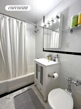 11 E 66th St in New York, NY - Building Photo - Building Photo