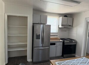 6324 Langdon Ave in Los Angeles, CA - Building Photo - Building Photo