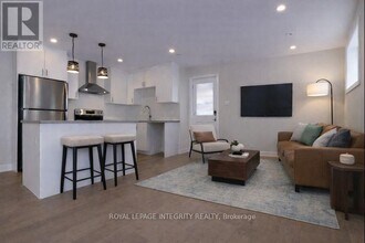 9B Gwynne Ave in Ottawa, ON - Building Photo - Building Photo