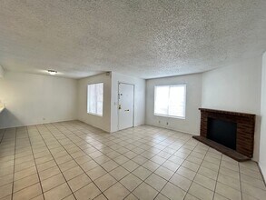 6249 Bellota Dr in Las Vegas, NV - Foto de edificio - Building Photo