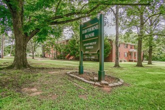 Hawthorne Manor in Atlanta, GA - Building Photo - Building Photo