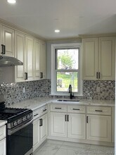 280 Meriden Rd in Waterbury, CT - Building Photo - Building Photo