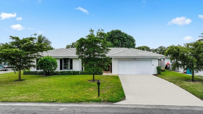 1350 SW 26th Ave in Boynton Beach, FL - Building Photo - Building Photo