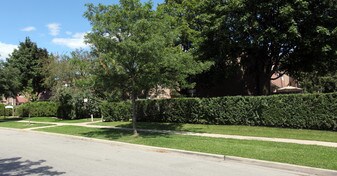 5-7 Tealham Dr in Toronto, ON - Building Photo