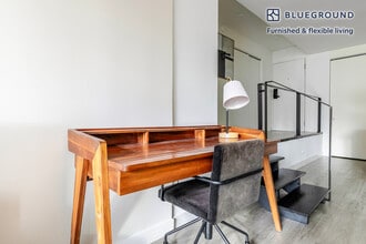 21 E Chestnut St in Chicago, IL - Building Photo - Building Photo