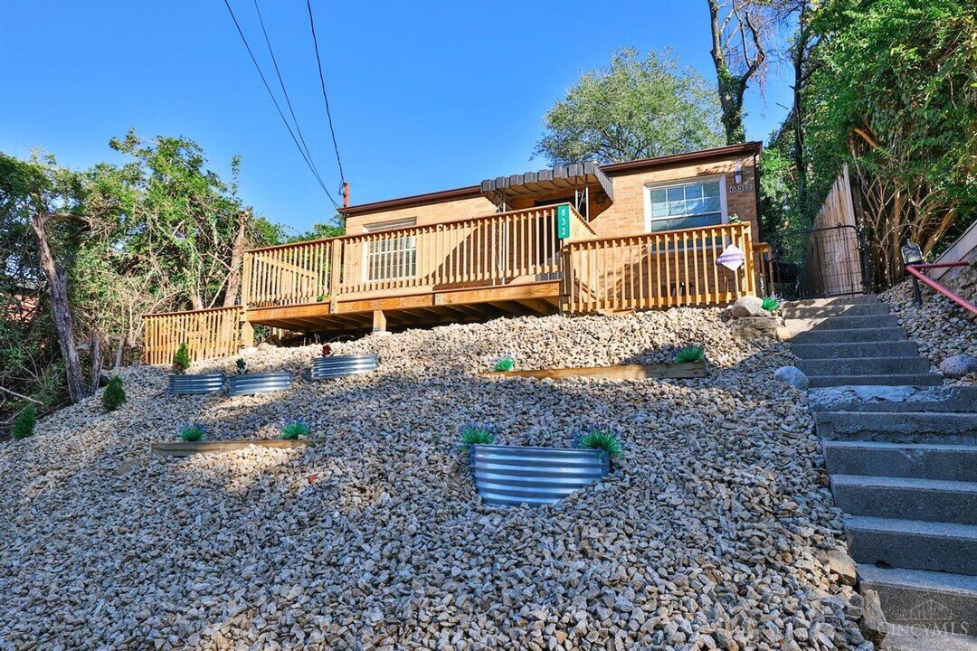 632 Straight St in Cincinnati, OH - Foto de edificio