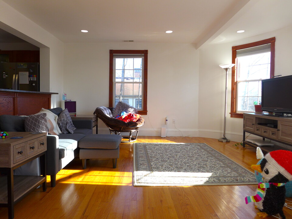 255 Derby St in Newton, MA - Building Photo