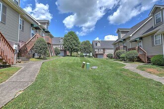 803 Cambridgeshire Ct in Johnson City, TN - Building Photo - Building Photo