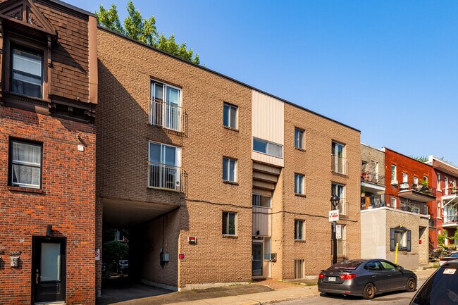 2252 Dorion Rue in Montréal, QC - Building Photo - Building Photo