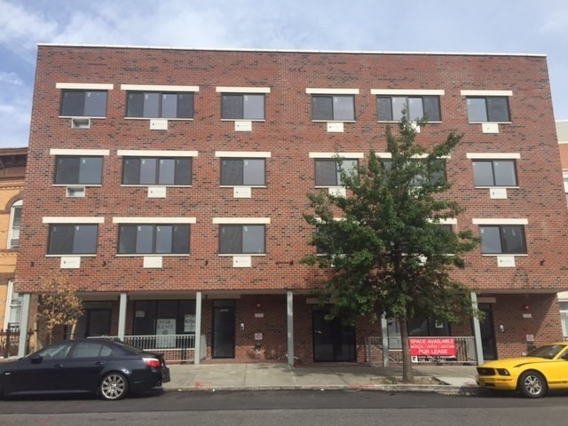 7333 Grand Ave in Flushing, NY - Building Photo