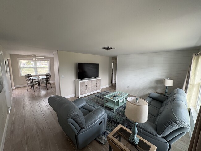 510 Pine Rd in Nokomis, FL - Building Photo - Building Photo