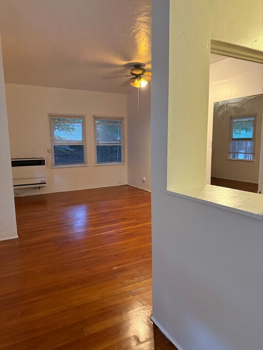 1201 N Orange Grove Ave in West Hollywood, CA - Building Photo