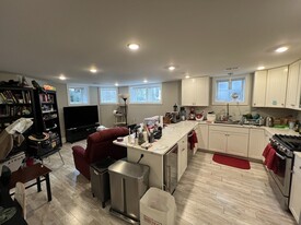 116 Holland St, Unit 1A Apartamentos