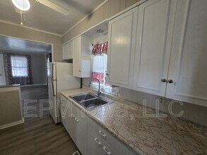 1124 Kern St in Waterloo, IA - Building Photo - Building Photo