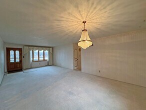 1913 W Clarewood Ave in Peoria, IL - Building Photo - Building Photo