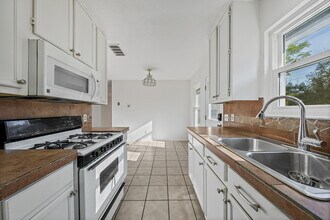 3007 Steck Ave in Austin, TX - Foto de edificio - Building Photo