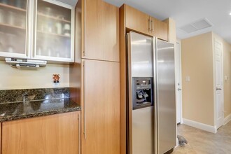 610 Clematis St, Unit 217 in West Palm Beach, FL - Building Photo - Building Photo