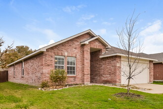 1825 Nightingale Dr in Aubrey, TX - Building Photo - Building Photo