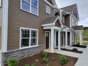 11 Yacht Ave, Unit E in Ephrata, PA - Building Photo - Building Photo