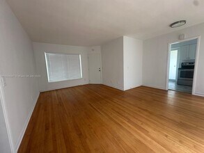 1557 S Le Jeune Rd-Unit -2 in Miami, FL - Building Photo - Building Photo