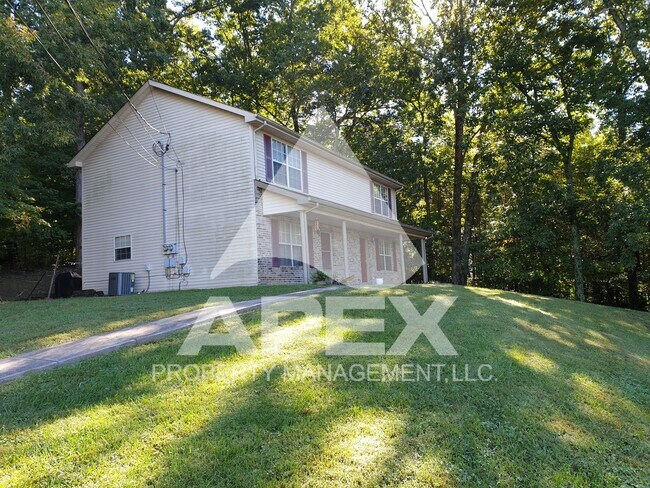 7950 Andersonville Pike in Knoxville, TN - Foto de edificio - Building Photo