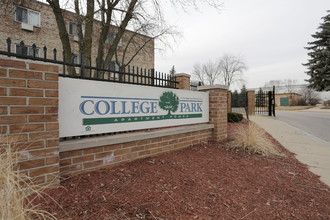 College Park Apartments in Addison, IL - Building Photo - Building Photo