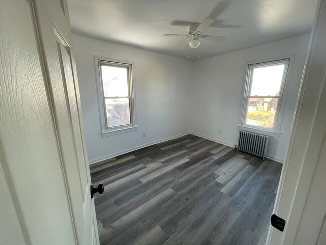 2439 S East St, Unit 2 in Allentown, PA - Foto de edificio - Building Photo