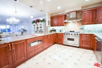 1828 Glendon Ave-Unit -PH3 in Los Angeles, CA - Building Photo - Building Photo