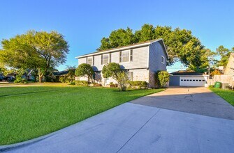 7310 Ridge Oak Dr in Houston, TX - Building Photo - Building Photo