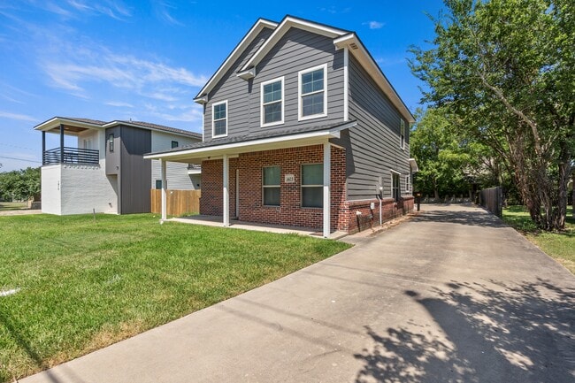 403 Holleman Dr in College Station, TX - Building Photo - Building Photo