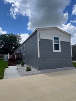 15927 S Flores St in San Antonio, TX - Building Photo