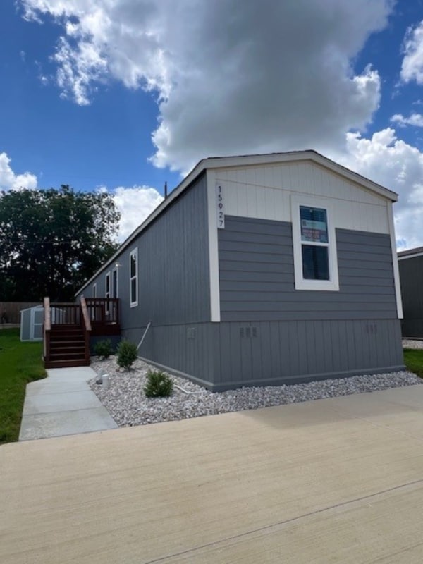 property at 15927 S Flores St