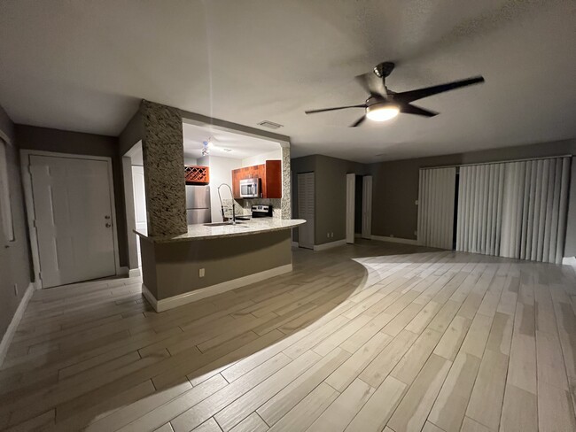 3421 NW 44th St in Lauderdale Lakes, FL - Building Photo - Building Photo